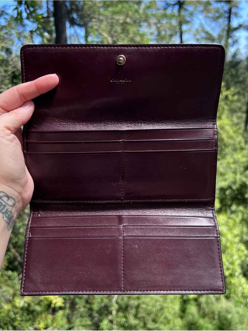 COACH VINTAGE Trifold Pebbled Leather Wallet Oxblood Brn/Purple w Gold Hardware - Picture 3 of 7